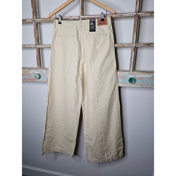 NWT Levi's High Rise Loose Wide Straight Leg Khaki's size 30 - Picture 3 of 10
